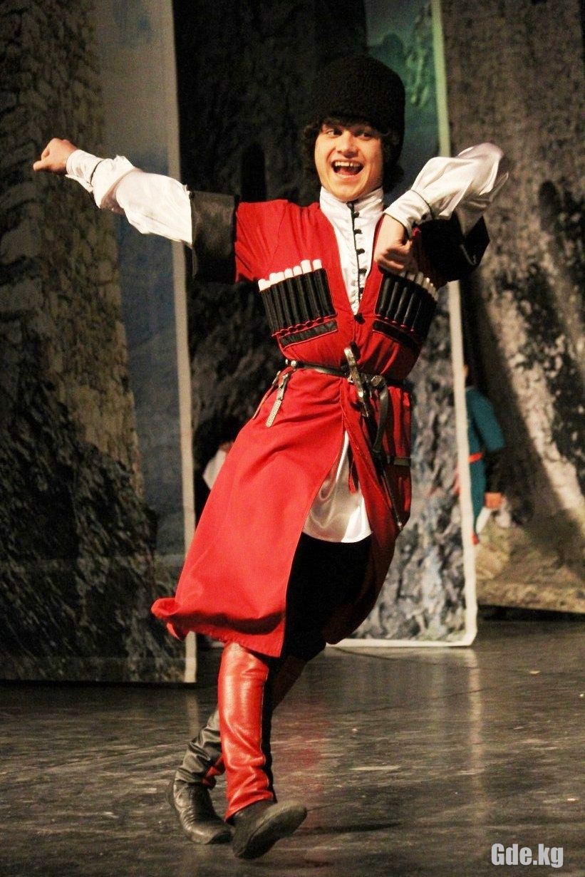 Танец лезгинка танцует. Асса джигит. Лезгинка. Кавказские танцы. Танцор Кавказа.