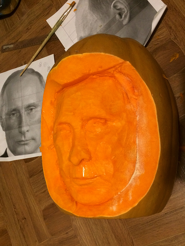Рубленное лицо. Голова Путина из тыквы.